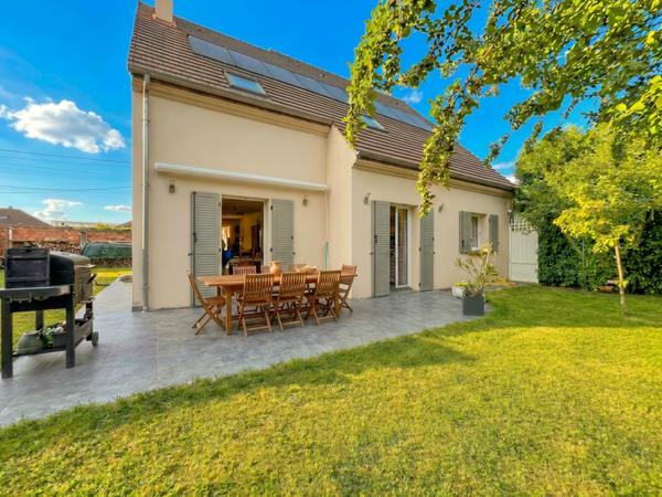 Maison
         6 pièces
        - 153 m² 680 000 € *