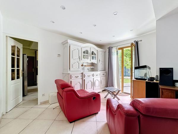 Maison
         6 pièces
        - 153 m² 680 000 € *