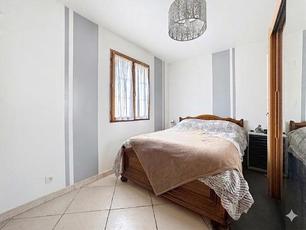 Maison
         6 pièces
        - 153 m² 680 000 € *