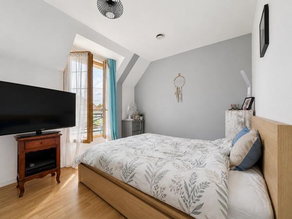 Maison
         6 pièces
        - 153 m² 680 000 € *