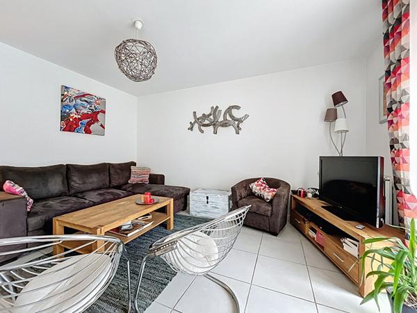 A vendre - Appartement T3 de 67 m² avec place de parking et terrasse dans résidence récente avec ascenseur "Angers Place Ney"