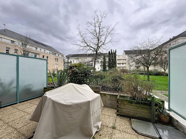 A vendre - Appartement T3 de 67 m² avec place de parking et terrasse dans résidence récente avec ascenseur "Angers Place Ney"