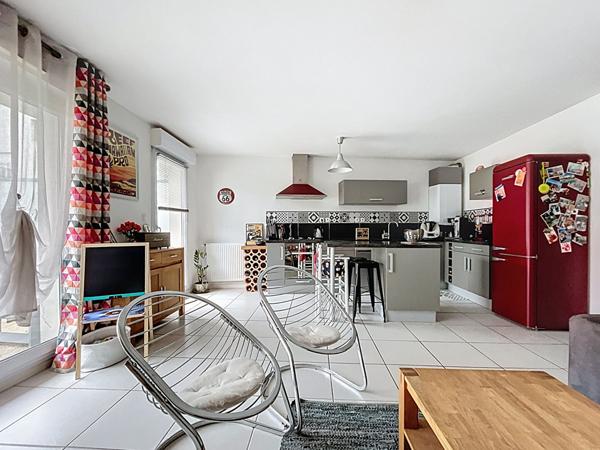 A vendre - Appartement T3 de 67 m² avec place de parking et terrasse dans résidence récente avec ascenseur "Angers Place Ney"