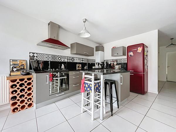 A vendre - Appartement T3 de 67 m² avec place de parking et terrasse dans résidence récente avec ascenseur "Angers Place Ney"