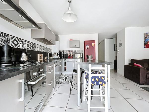 A vendre - Appartement T3 de 67 m² avec place de parking et terrasse dans résidence récente avec ascenseur "Angers Place Ney"