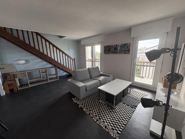 Appartement à louer 1 260 € CC Bordeaux 3 p 69 m² DPE D