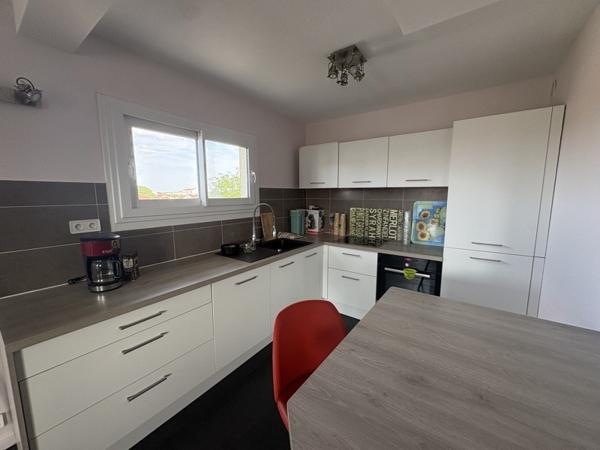 Appartement à louer 1 260 € CC Bordeaux 3 p 69 m² DPE D