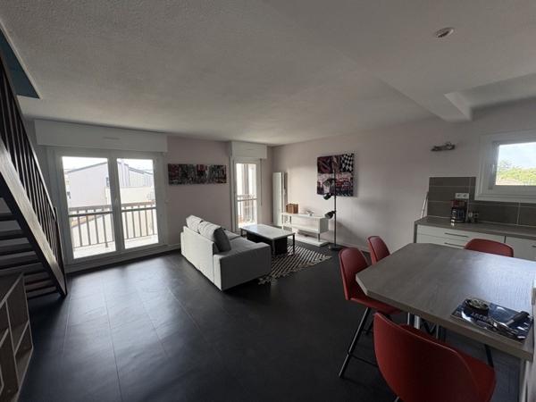 Appartement à louer 1 260 € CC Bordeaux 3 p 69 m² DPE D