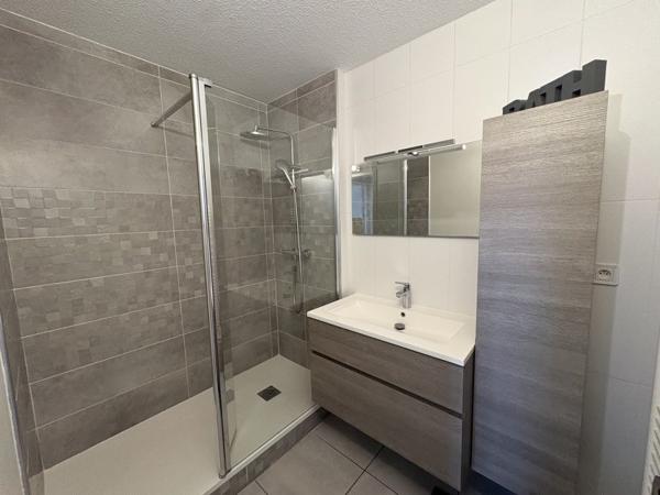 Appartement à louer 1 260 € CC Bordeaux 3 p 69 m² DPE D