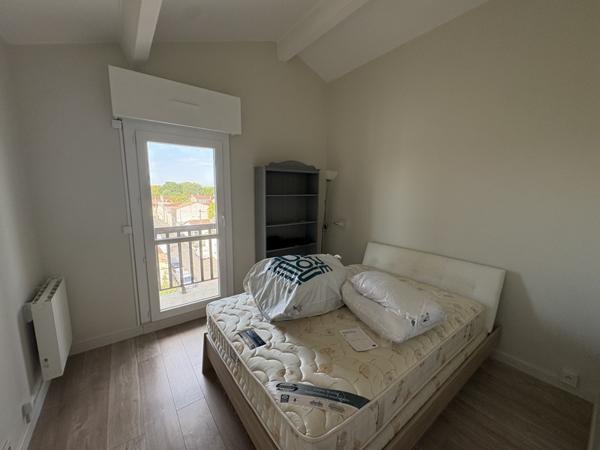 Appartement à louer 1 260 € CC Bordeaux 3 p 69 m² DPE D