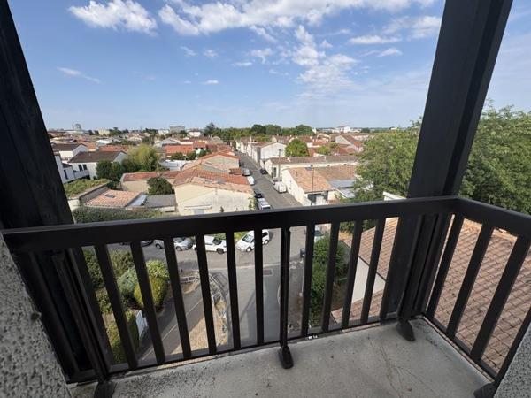 Appartement à louer 1 260 € CC Bordeaux 3 p 69 m² DPE D