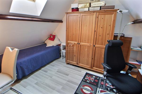 Maison meulière à Chanteloup Les Vignes en limite d'Andrèsy €399 900 ** - Référence 1064