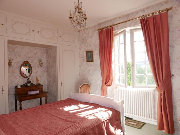 Beynac-et-Cazenac (24220) Belle vue et lieu d'exception!