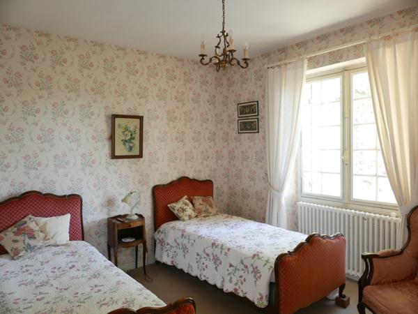 Beynac-et-Cazenac (24220) Belle vue et lieu d'exception!