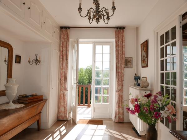 Beynac-et-Cazenac (24220) Belle vue et lieu d'exception!