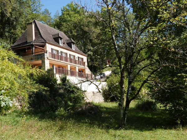 Beynac-et-Cazenac (24220) Belle vue et lieu d'exception!