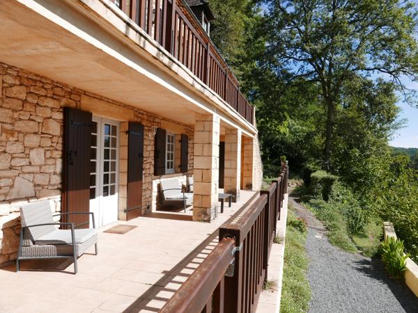 Beynac-et-Cazenac (24220) Belle vue et lieu d'exception!