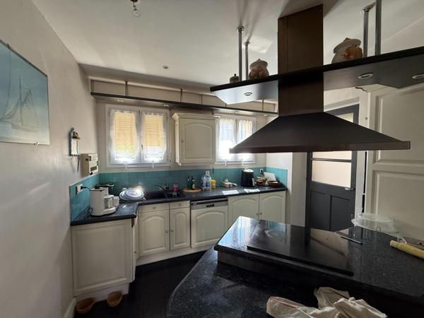 Maison avec beaux volumes à deux pas de la plage.