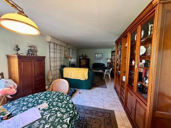Maison avec beaux volumes à deux pas de la plage.