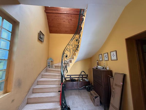 Maison avec beaux volumes à deux pas de la plage.
