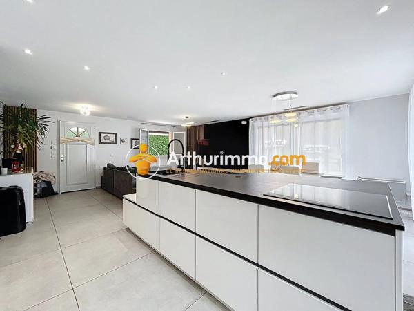 Vente                                                      Maison
                        
                     6 pièces                      128 m2                     à Bourgoin-Jallieu