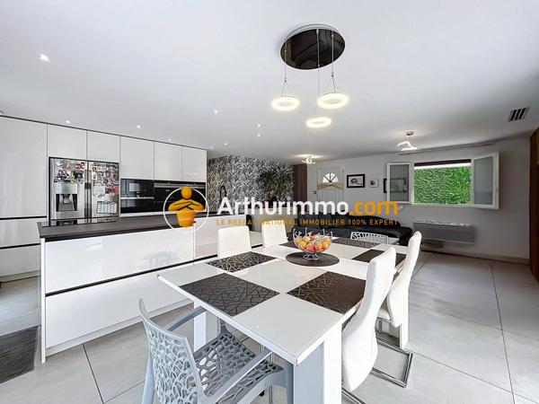 Vente                                                      Maison
                        
                     6 pièces                      128 m2                     à Bourgoin-Jallieu