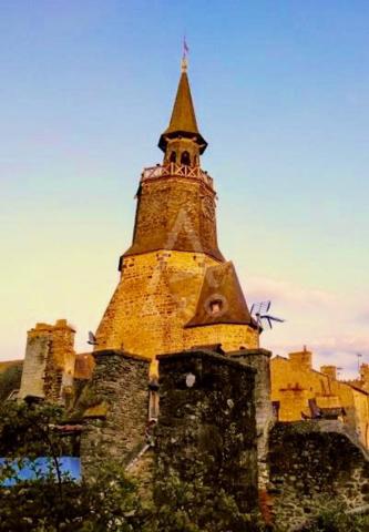 Maison à colombages avec murs commerciaux