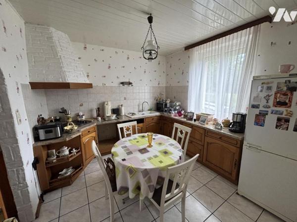 Maison mitoyenne 4 pièces (88 m² - à rénover) avec garage, située à proximité de toutes commodités