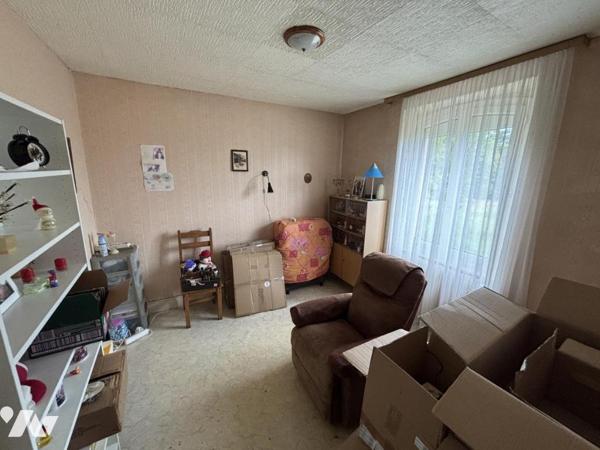 Maison mitoyenne 4 pièces (88 m² - à rénover) avec garage, située à proximité de toutes commodités