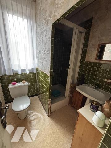 Maison mitoyenne 4 pièces (88 m² - à rénover) avec garage, située à proximité de toutes commodités
