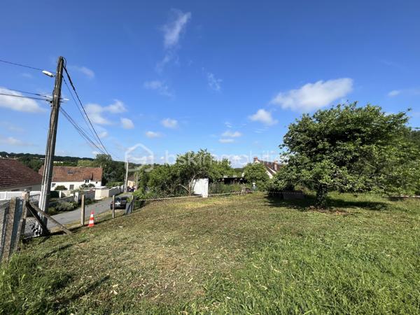 NOUVEAUTE !!! Terrain à bâtir de 1581m2 en PLEIN CŒUR de CHAUFFRY (A 7 min de Coulommiers). Secteur très calme.
17m de façade ! Tout à l’égout, eau, électricité et fibre sur rue.
Vous avez libre choix de votre constructeur.
Envie de visiter ? N’hésitez pas à me contacter..