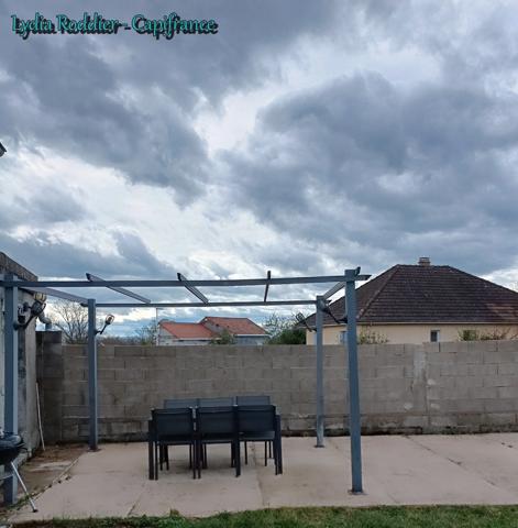 Maison 143 m2 - 4 chambres dont une au RDC – terrain clôturé dans hameau de PUY GUILLAUME (63290)