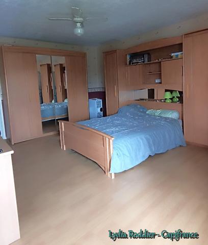 Maison 143 m2 - 4 chambres dont une au RDC – terrain clôturé dans hameau de PUY GUILLAUME (63290)