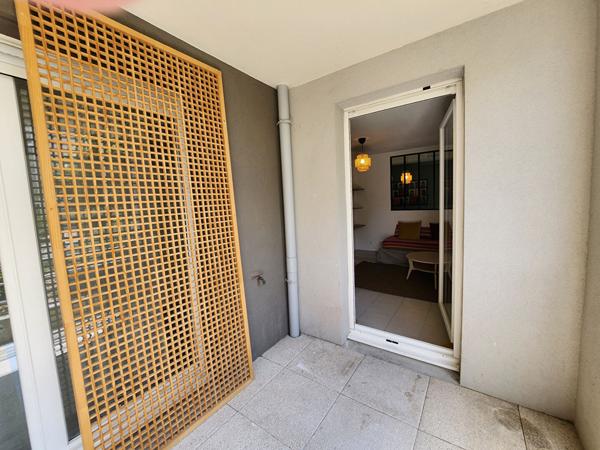EXCLUSIVITE AVIGNON - APPARTEMENT A LOUER TYPE 2 meublé - REZ DE CHAUSSEE AVEC TERRASSE ET PARKING