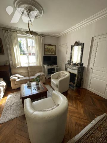 Mancelle 4 chambres, jardin de ville, garage