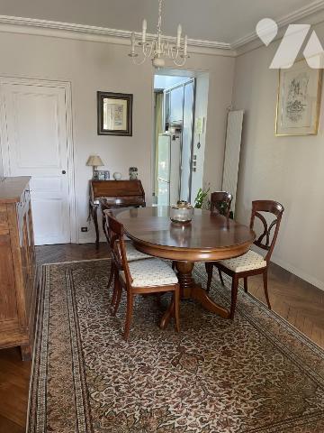 Mancelle 4 chambres, jardin de ville, garage