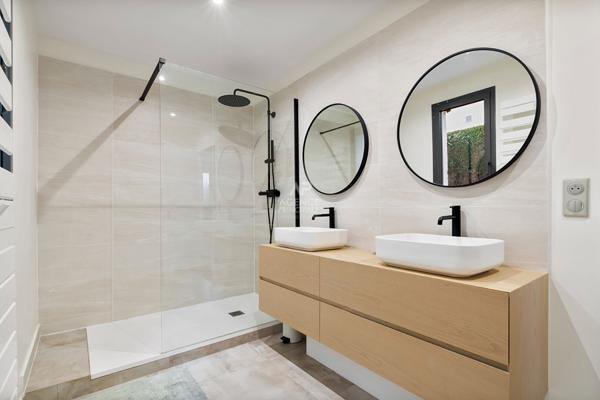Maison Saint Germain En Laye 8 pièce(s) 170 m2 1 242 000 € **  - Référence  18187