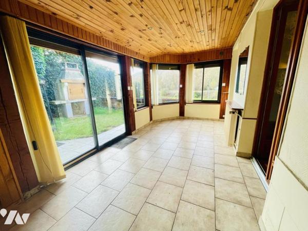 Maison individuelle sur sous-sol avec jardin