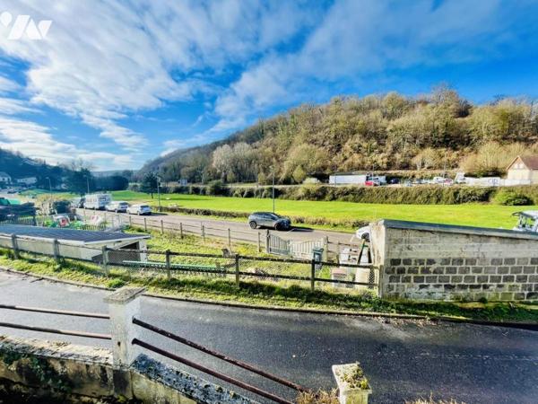 Maison individuelle sur sous-sol avec jardin