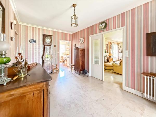 Dept de la Vienne (86) A vendre Maison contemporaine type 10 de 317.05 m2