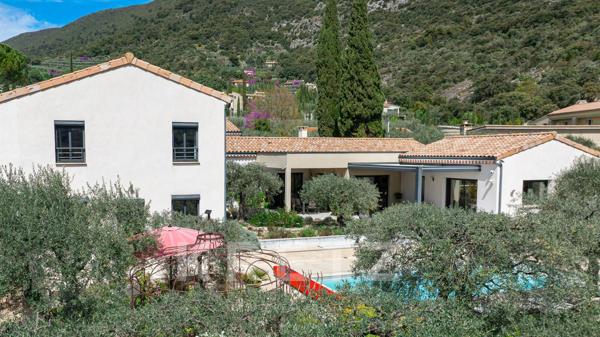 Villa d’Exception à Nyons  – Luxe, Raffinement et Panorama Provençal