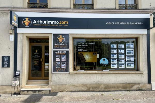Vente                                                      Maison
                        
                     7 pièces                      213 m2                     à Houdan