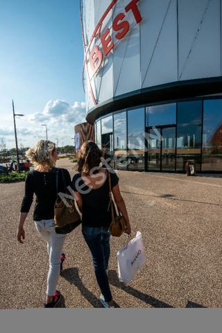 Cellules commerciales-Centre Commercial B'est