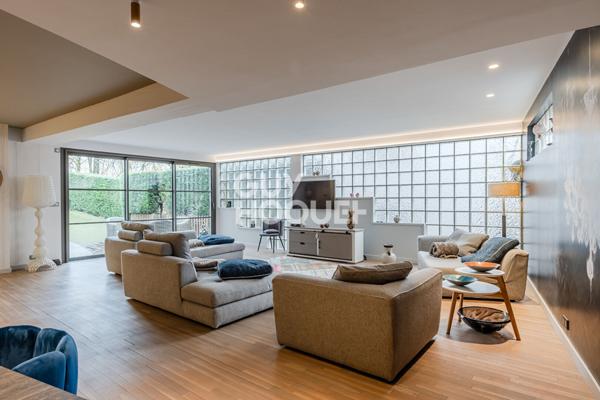 Loft Sainte Foy Les Lyon / Lyon5 156 m2 carrez et 359 M2 de jardin -parking - climatisation et cave