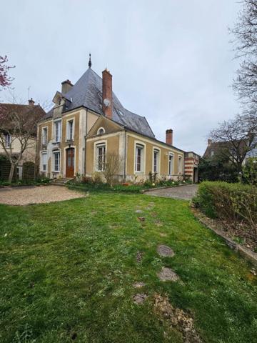 Maison à Beaumont-sur-Sarthe, 72170 - 8 pièces 210m²