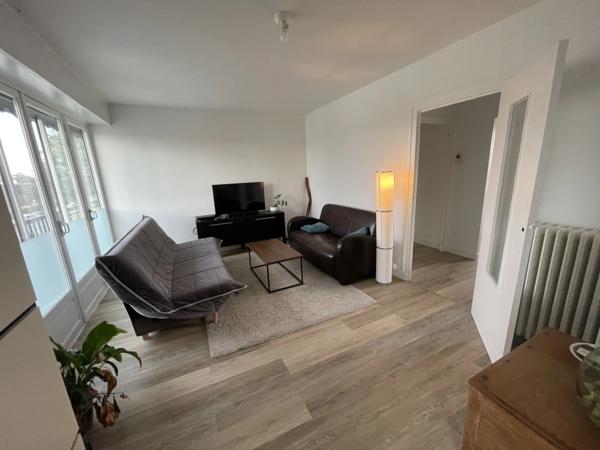 Saumur Appartement rénové de 84m2 avec cave; Idéal pour Investissement locatif ou premier achat Belle luminosité!