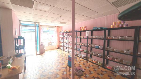 Gamaches : Commerce loué + appartement F3 à rénover + dépendances + petit jardin. Gamaches (80220)