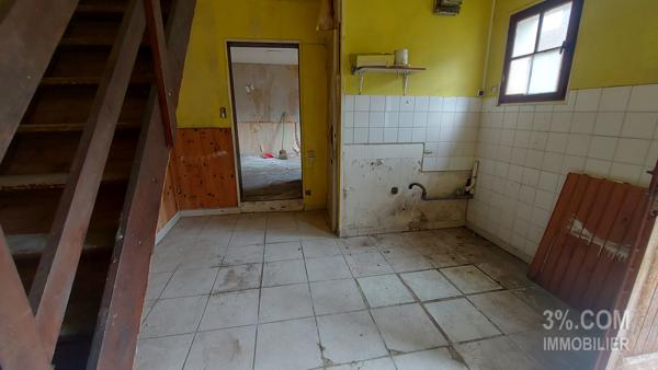 Gamaches : Commerce loué + appartement F3 à rénover + dépendances + petit jardin. Gamaches (80220)