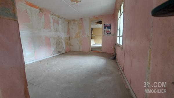 Gamaches : Commerce loué + appartement F3 à rénover + dépendances + petit jardin. Gamaches (80220)