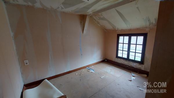 Gamaches : Commerce loué + appartement F3 à rénover + dépendances + petit jardin. Gamaches (80220)